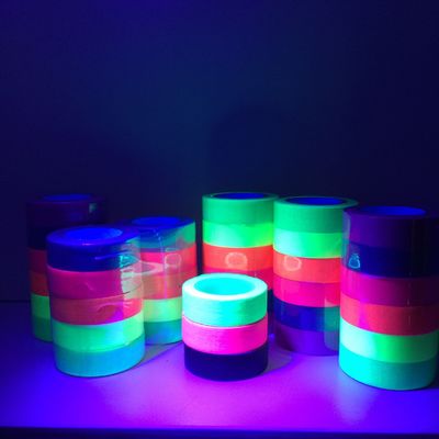 Fita de advertência da fita fluorescente de néon luminosa leve preta UV de pano de algodão da fita adesiva para o partido fornecedor